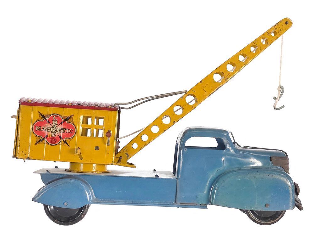 Lot 318: Marx Pressed Steel Magnetic Crane Truck