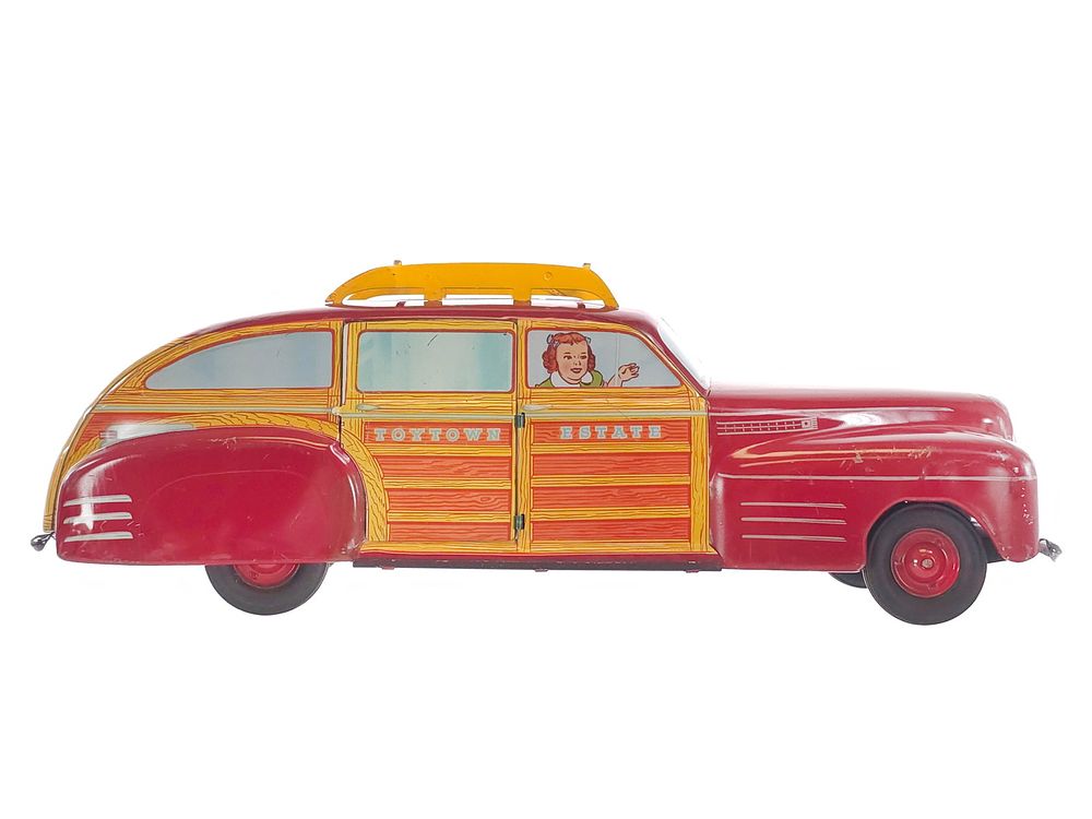 Lot 333: Large Wyandotte Toy Town Estate Car
