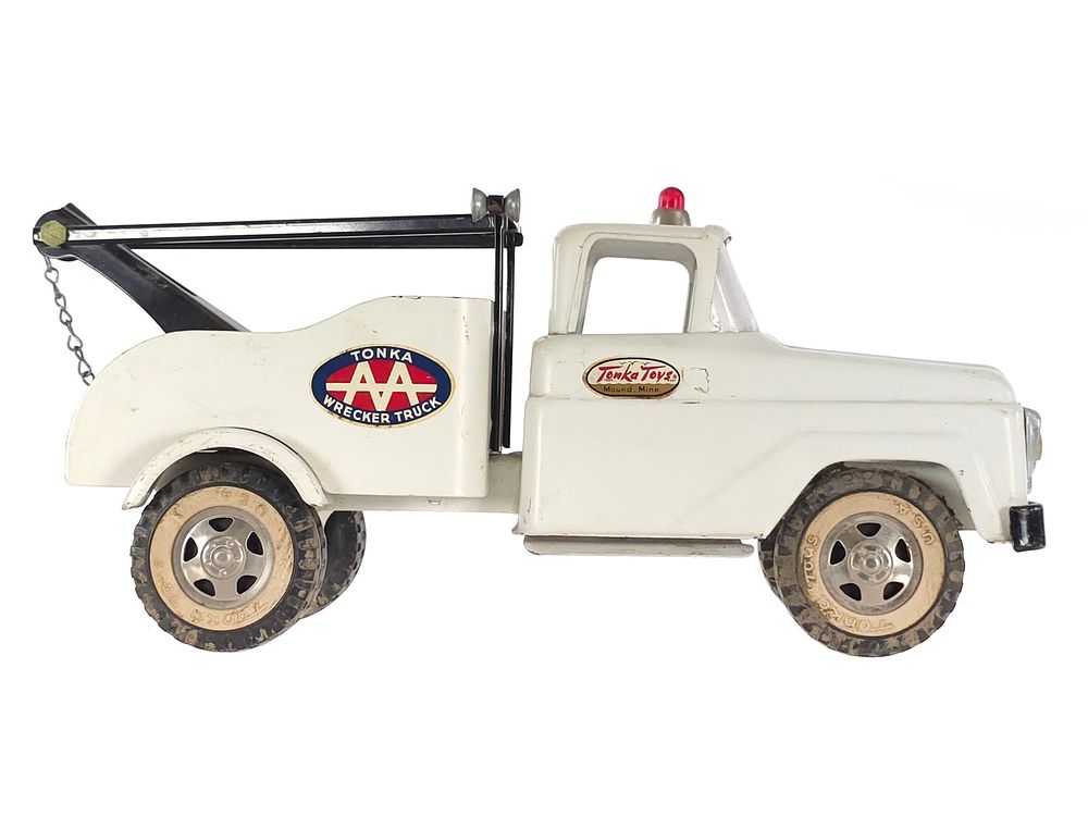 Lot 338: Tonka Toys AA Wrecker Truck