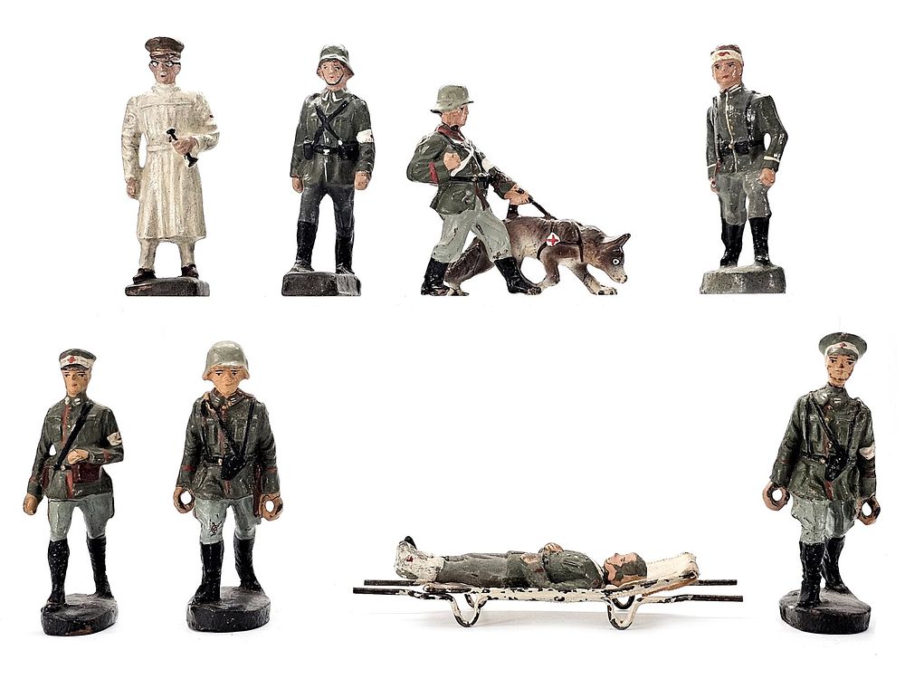 Lot 151: (7) Elastolin/Lineol German Medical Staff & Casualty Transport Set