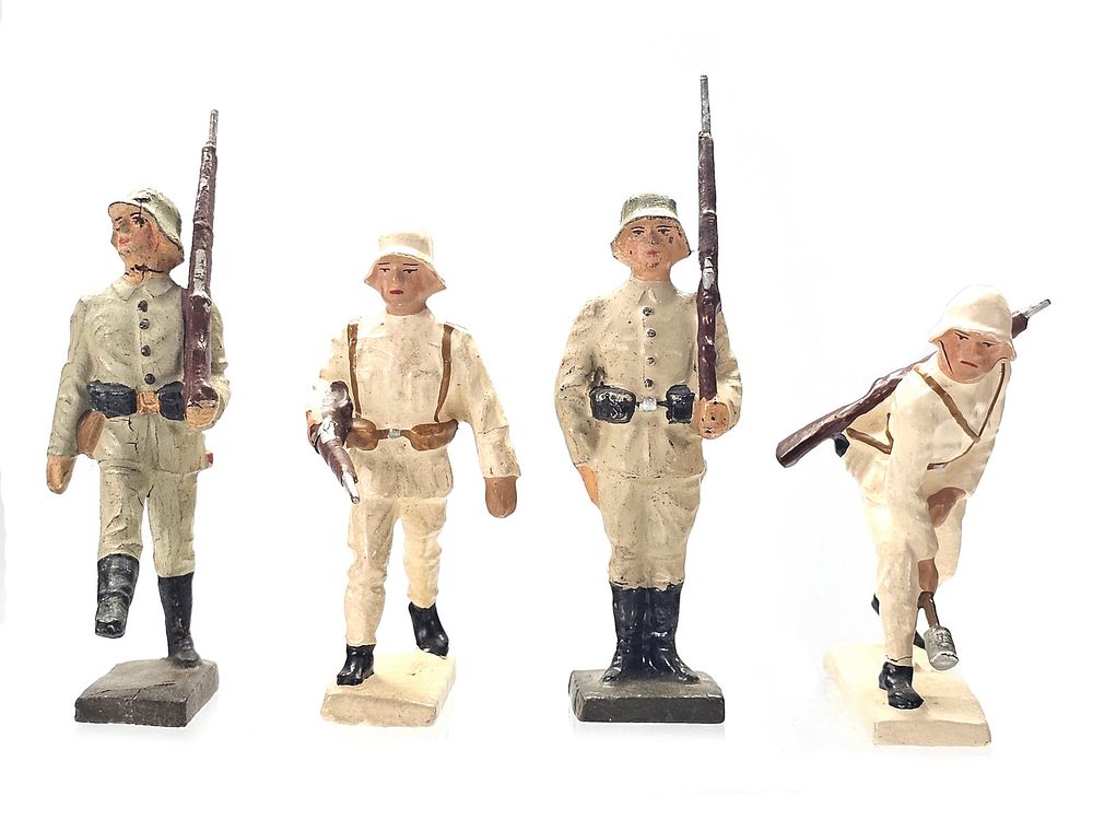 Lot 158: (4) Lineol German Winter Uniform& Summer Uniform Combat Infantry