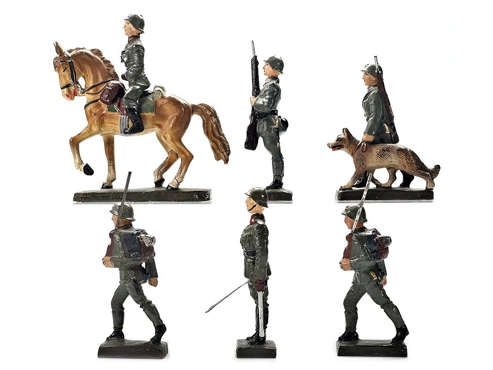 Lot 162: (6) Lineol  Italian Infantry, Cavalry & K9 Figures
