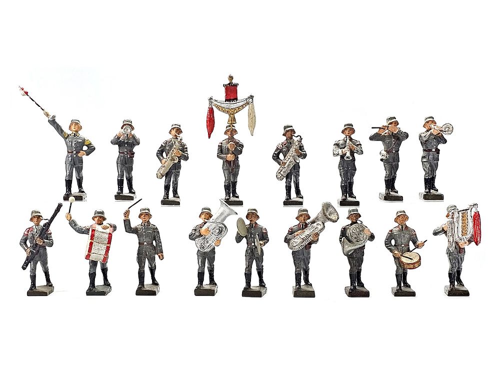 Lot 191: (17) Lineol Wehrmacht Infantry Marching Band Figures