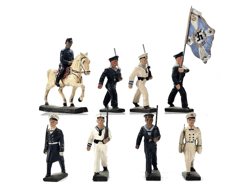 Lot 195: (8) Lineol/Elastolin German Kriegsmarine Sailors