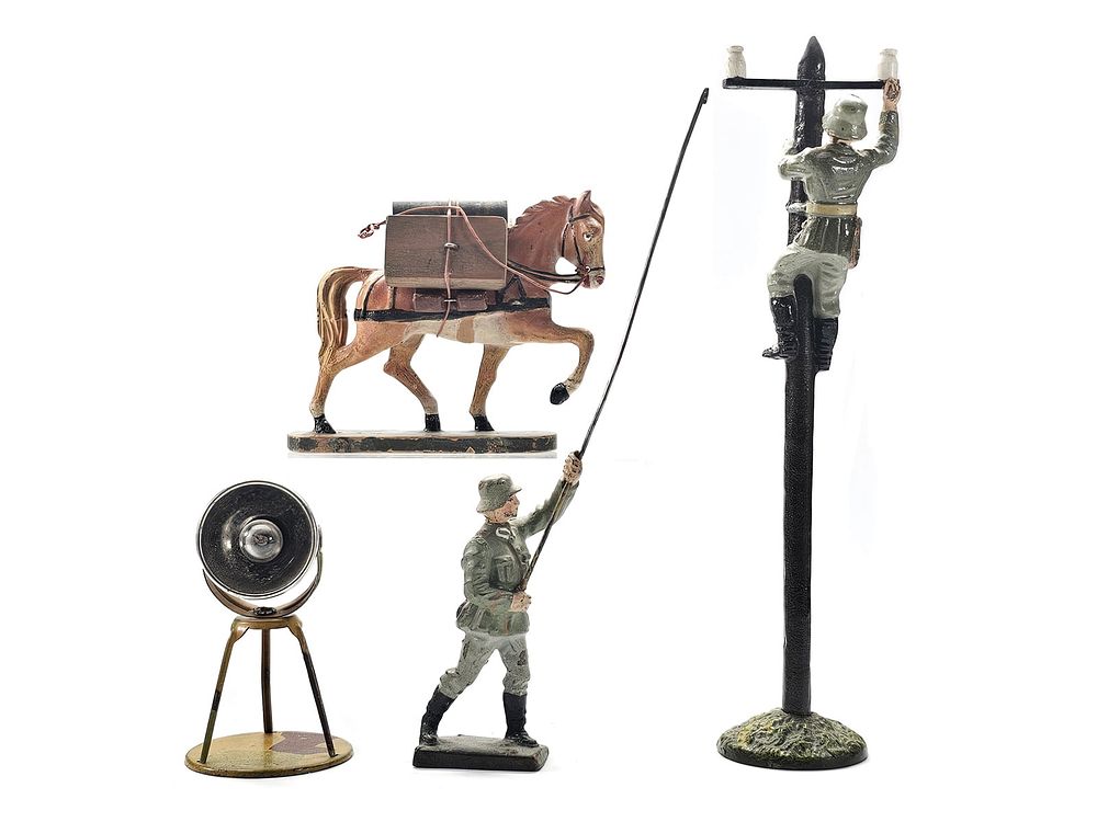 Lot 209: (4) Lineol German Wehrmacht Searchlight & Telegraph Infantry
