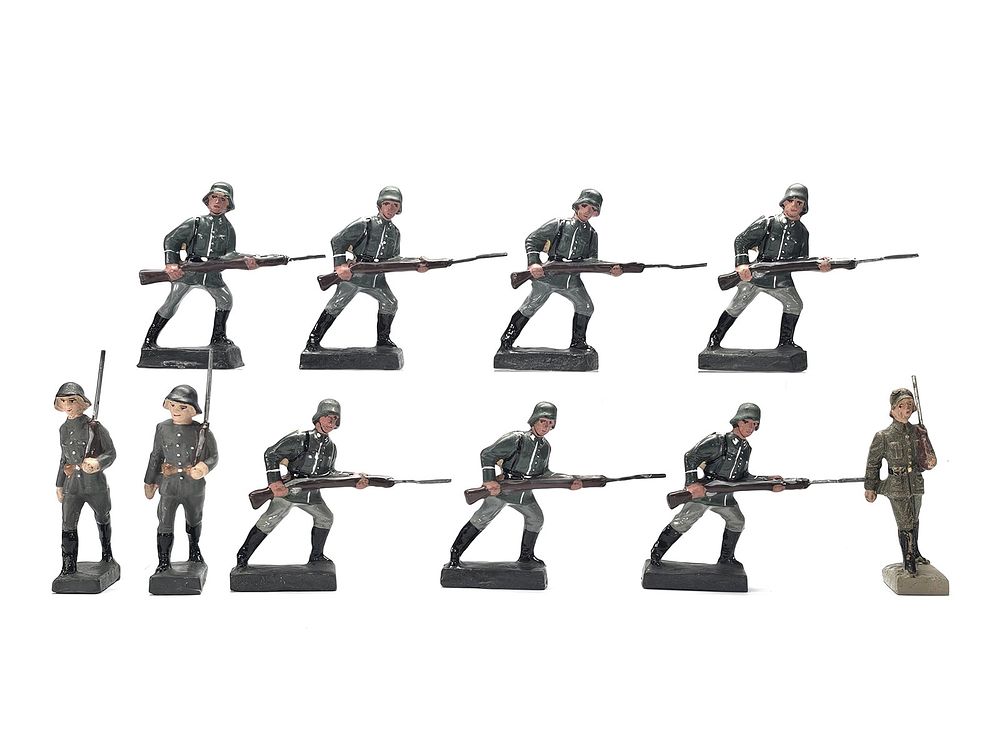 Lot 222: (10) Leyla/Lineol/Elastolin Mixed German Combat Infantry
