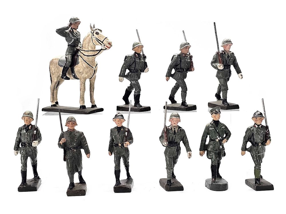 Lot 224: (9) Lineol/Elastolin Mixed German & Italian Infantry Figures