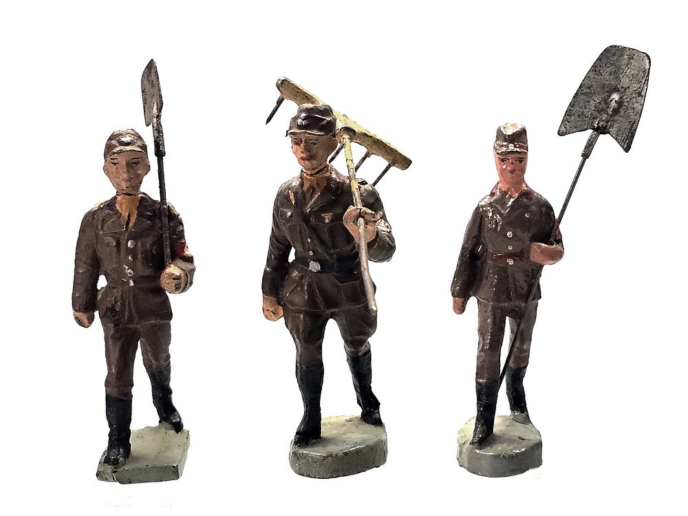 Lot 239: (3) Elastolin/Lineol German RAD Labour Service Figures