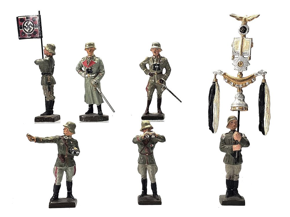 Lot 249: (6) Lineol/Elastolin Wehrmacht Headquarters Staff & Command Figures