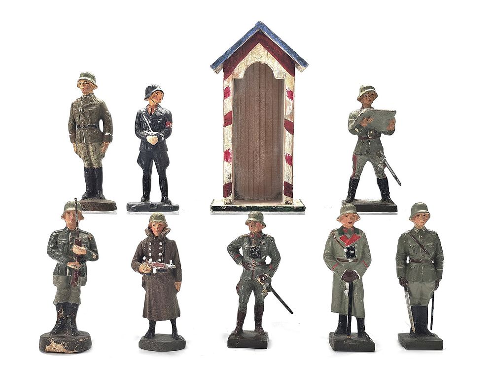 Lot 261: (8) Elastolin/Lineol German Military Headquarters Staff & Sentry Box