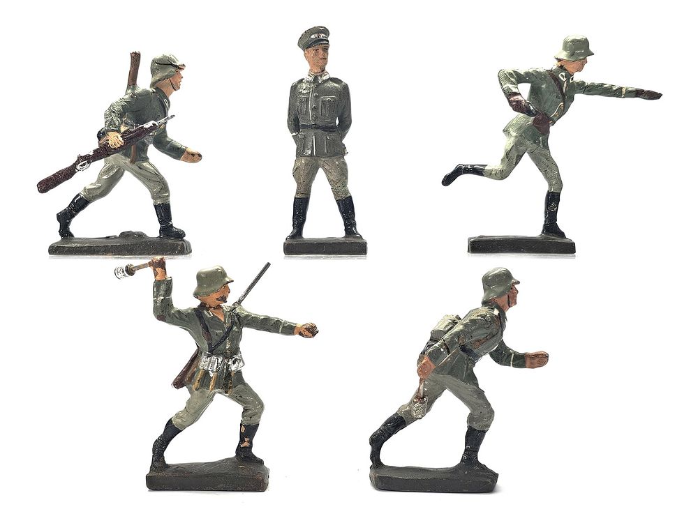 Lot 269: (5) Lineol German Military Infantry & Grenadiers