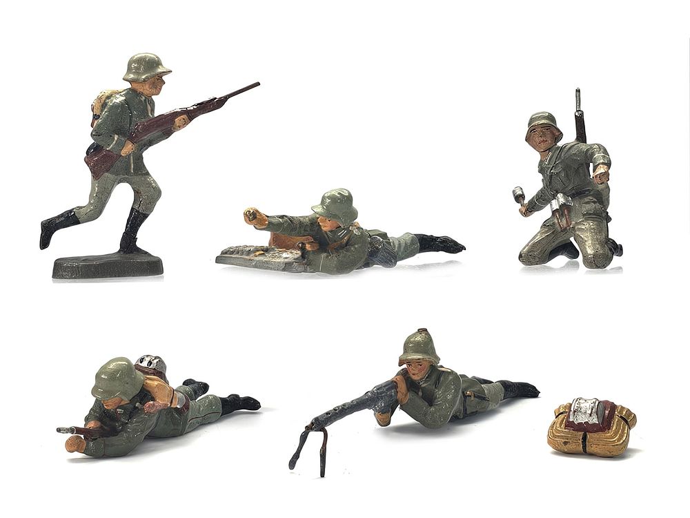 Lot 270: (6) Elastolin German Combat Infantry & Machine Gun Team