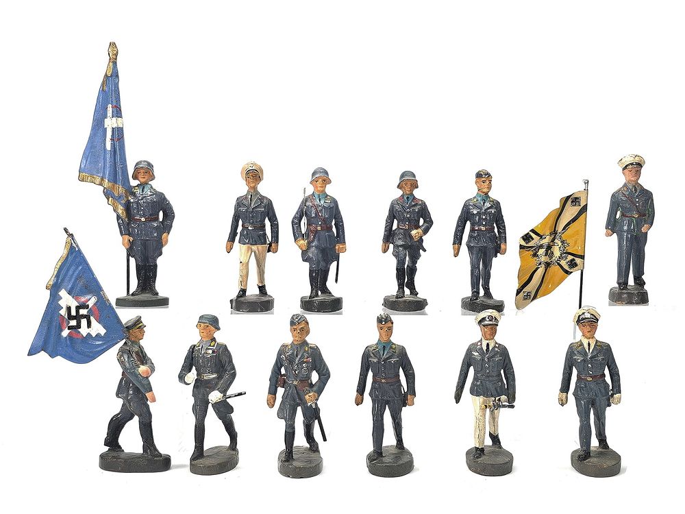 Lot 275: (12) Elastolin/Lineol German Luftwaffe Troops, Air Sport Association & Officers