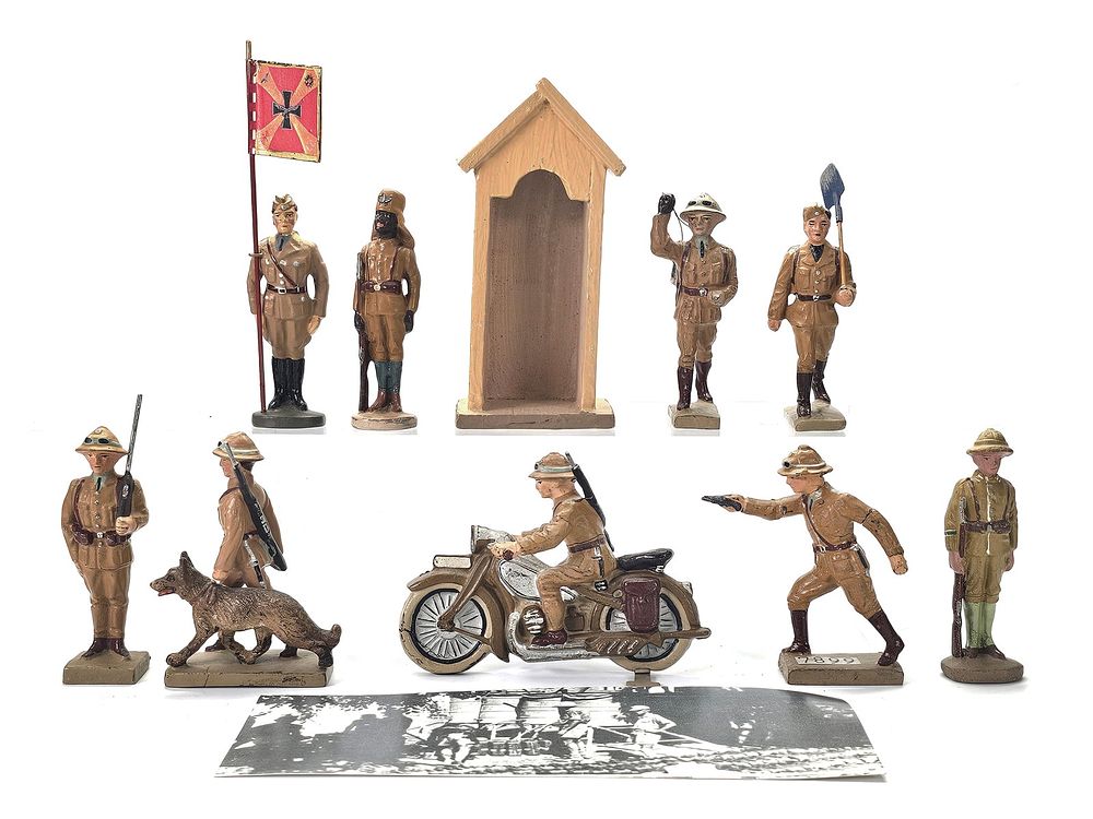 Lot 288: (9) Lineol/Elastolin Italian Tropical Troops & German DAK Guard