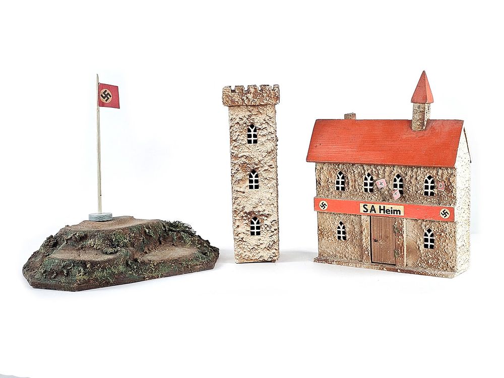 Lot 301: Elastolin/Lineol German SA Heim Building & Diorama Elements