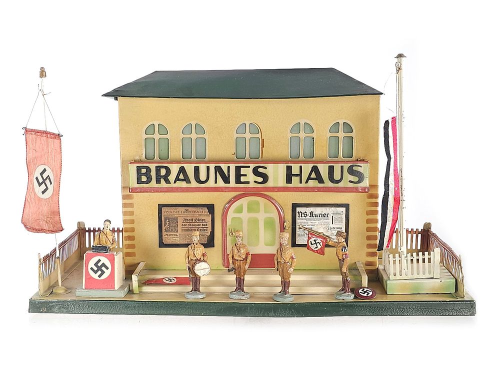 Lot 305: Kibri Braunes Haus Diorama Headquarters & SA Personnel