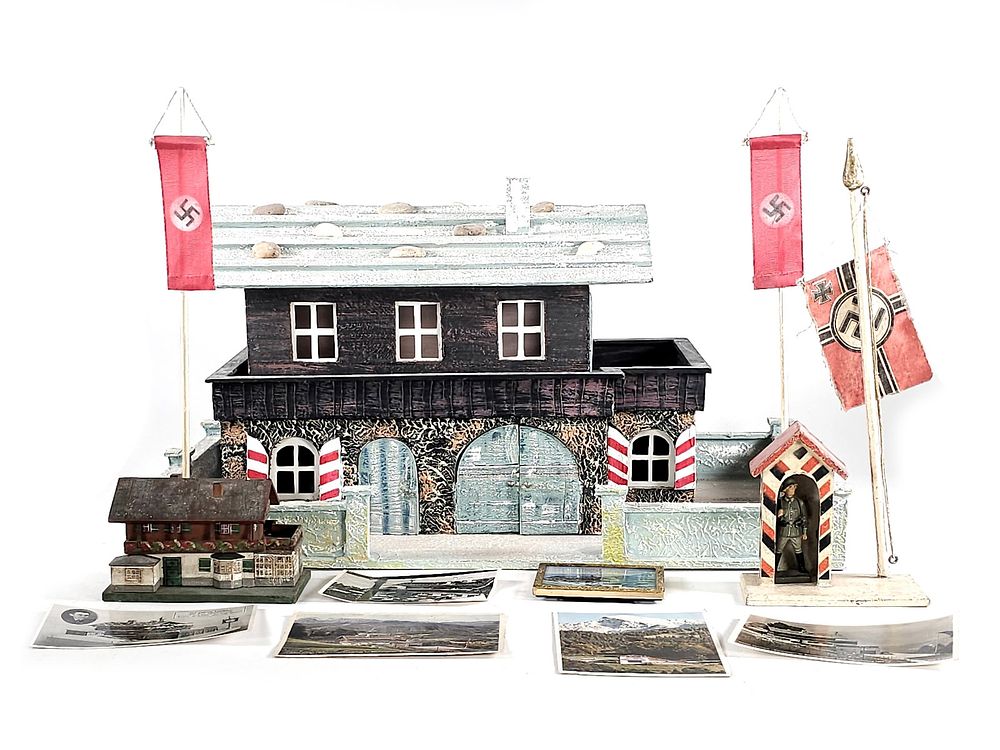 Lot 319: Elastolin/Lineol Alpine Landhaus Wachenfeld Headquarters & Sentry Diorama