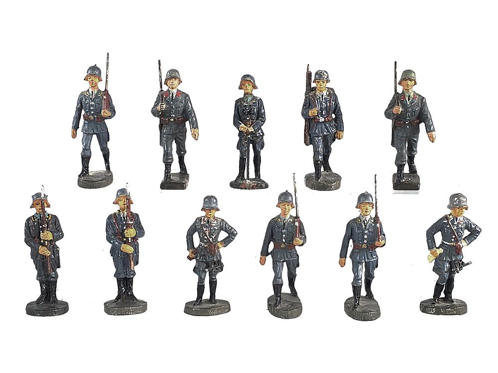 Lot 325: (11) Elastolin Lineol German Military Soldiers