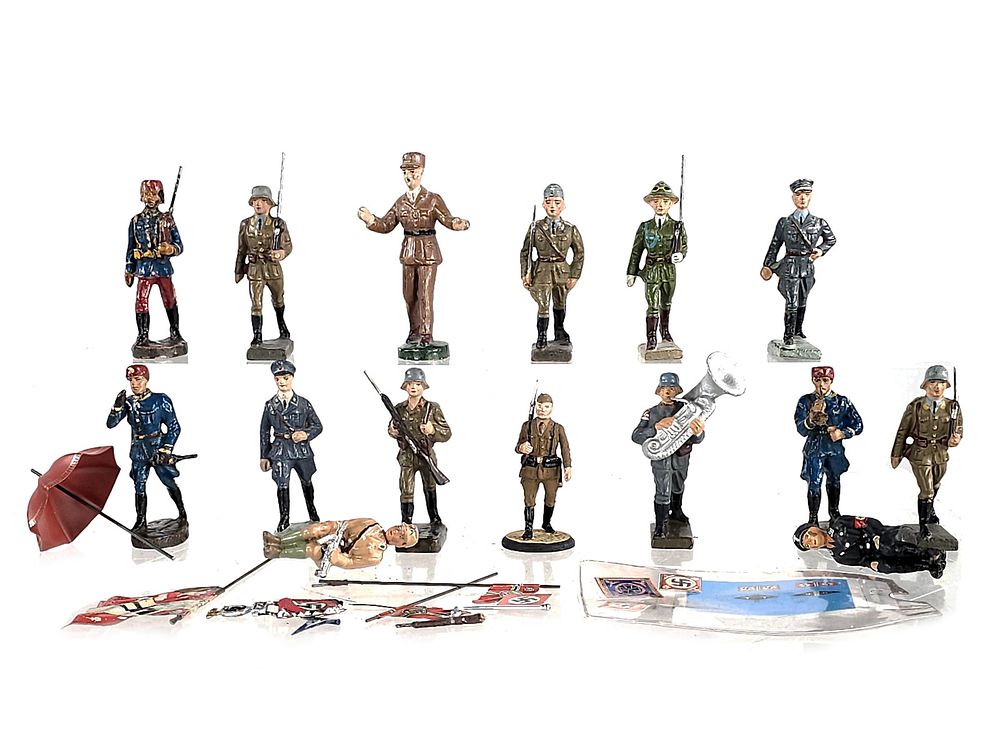 Lot 326: (15) Elastolin/Lineol WWII Soldiers w/Flags & More