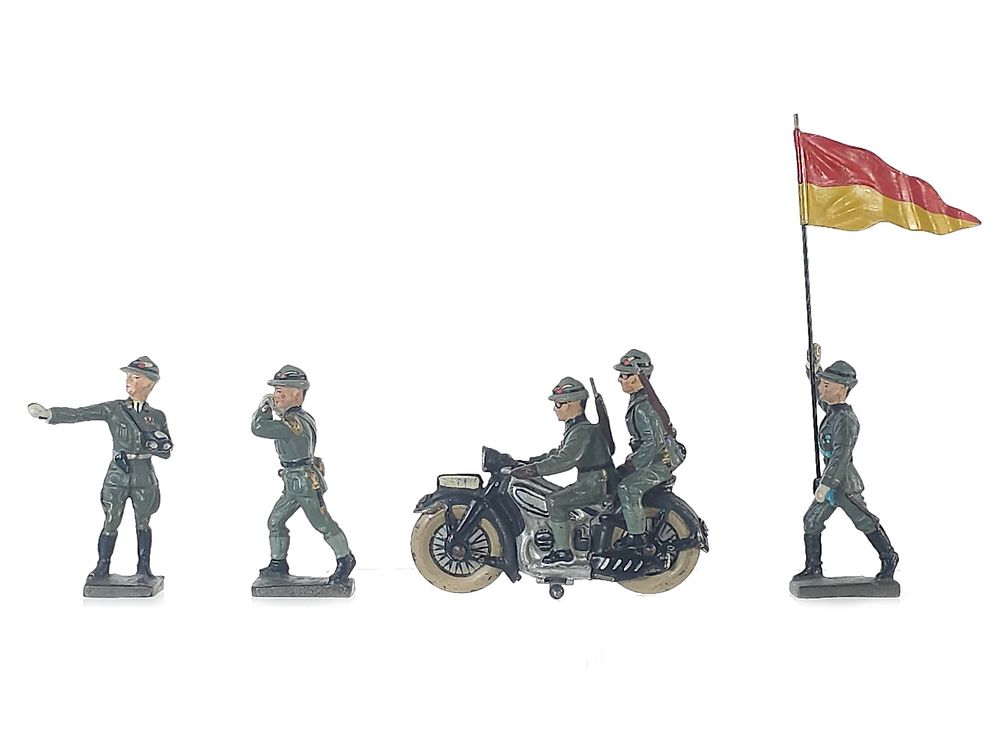 Lot 348: (5) Lineol & Elastolin Italian Royal Army Figures