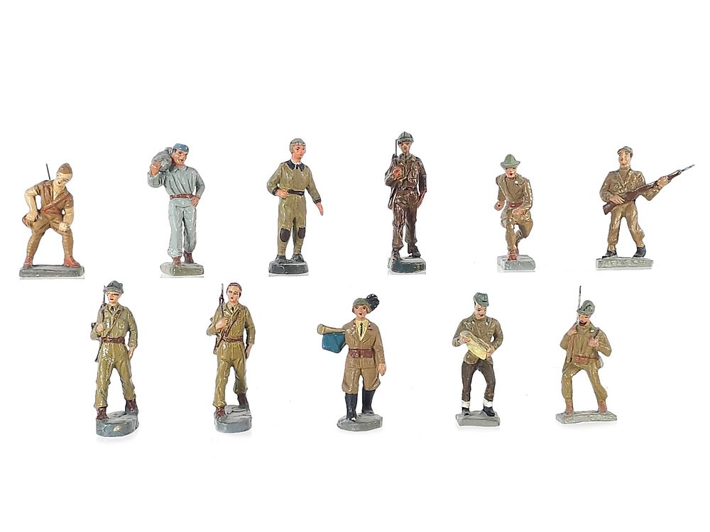 Lot 353: (11) Elastolin/Lineol Italian Royal Army Infantry & Support Troops