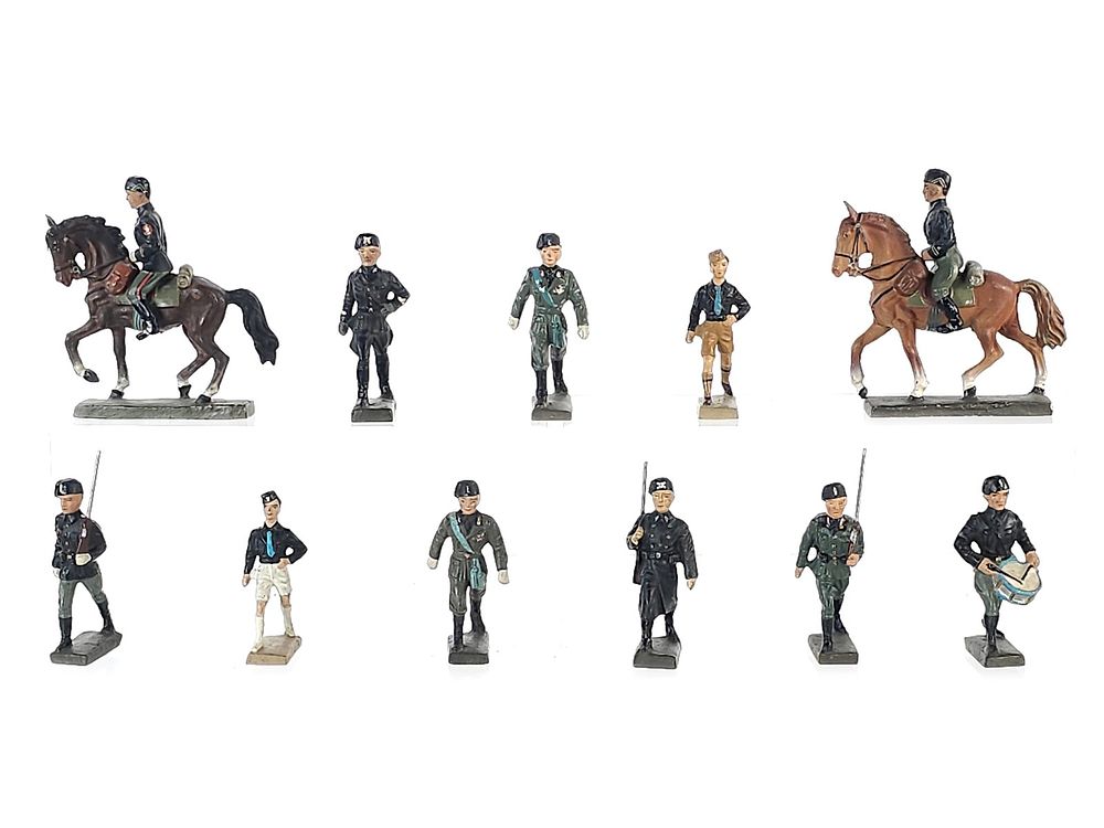 Lot 356: (11) Lineol Italian Royal Army Cavalry & Blackshirt Figures