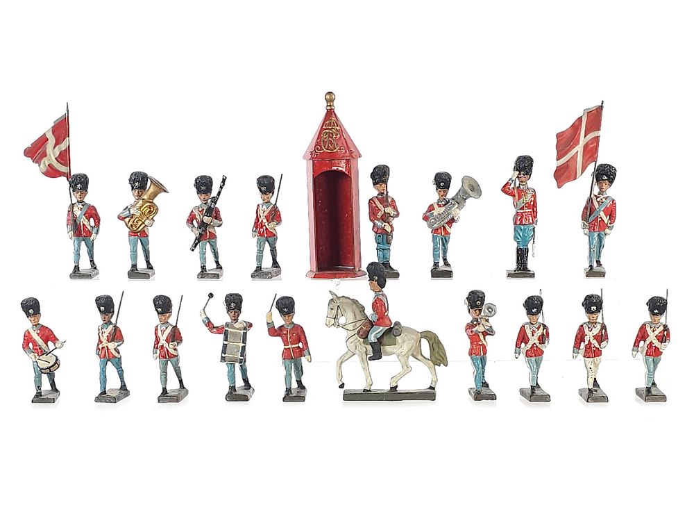 Lot 358: (20) Lineol Danish Royal Life Guards Military Band & Sentry