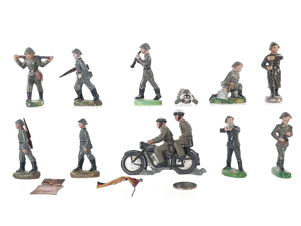 Lot 367: (14) Lineol German Wehrmacht & Volksmarine Infantry