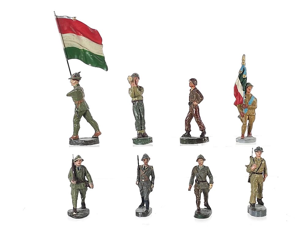 Lot 371: (8) Elastolin/Lineol/CC Milano Italian Army Infantry & Color Guard