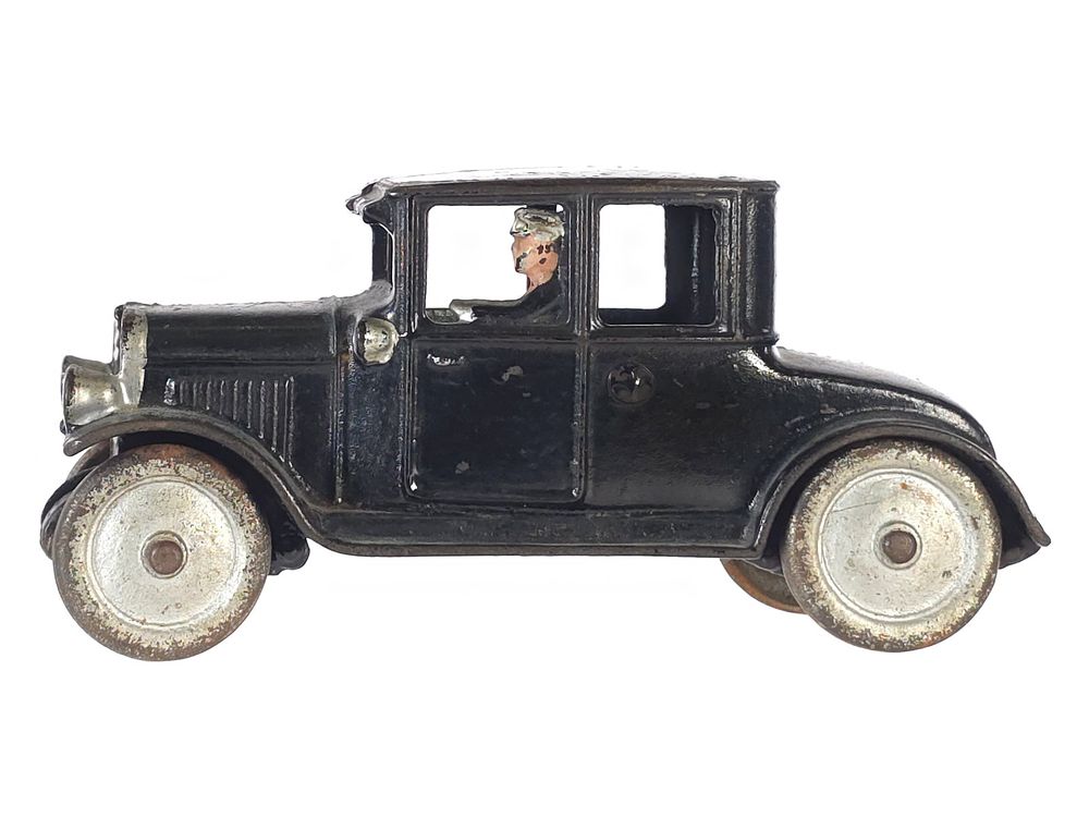 Lot 378: Hubley 1925 Cast Iron Coupe