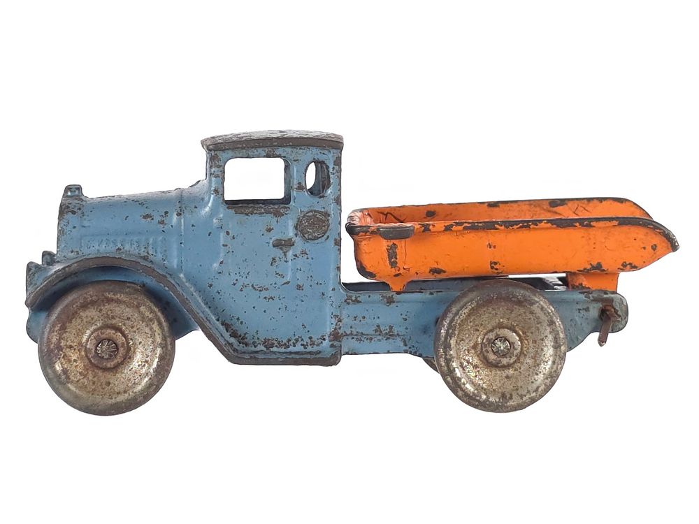 Lot 448: Kilgore Cast Iron Dump Truck