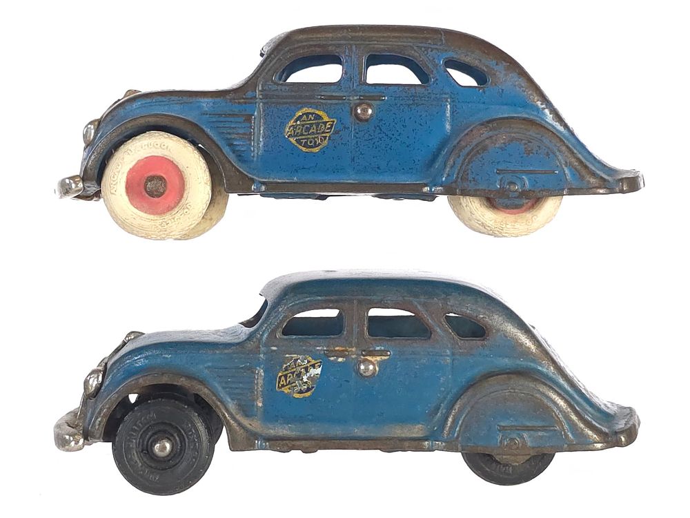 Lot 558: (2) Arcade Desoto Airflow Blue