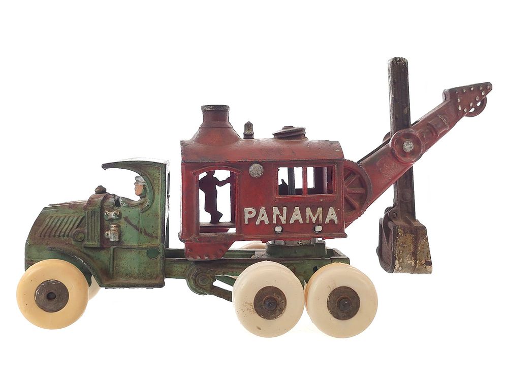 Lot 589: Hubley Panama Steam Shovel Cast Iron Toy