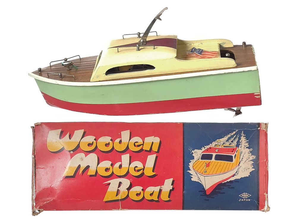 Lot 622: Lantoy 4201 Battery Operated Wooden Model Boat Boxed
