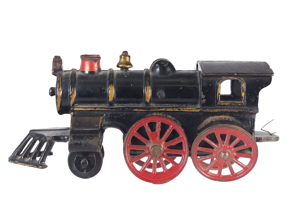 Lot 651: Early Hubley Cast Iron Locomotive 7.75" Long