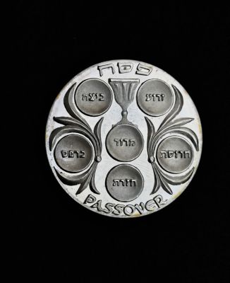 Passover Sterling Silver Medal. Country : Israel 
Year : 1991 
Metal : Silver 935 
Weight : 26 