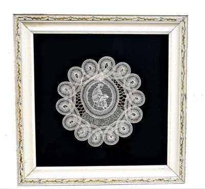 Souvenir from Brussels. Vintage lace framed in a beautiful frame 
Length: 27 cm 
Width: 27 