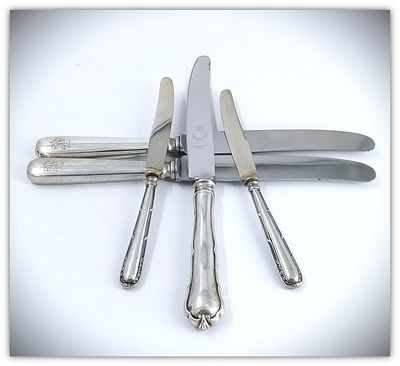 A lot of silver knives. Germany 
Dated 1900-1920 
Weight 310 grams 
Silver handles 800 
3 