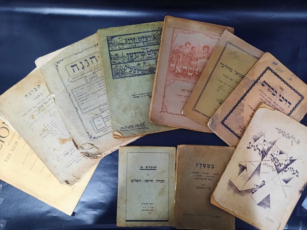 מסורת | מכירה  107 | הרוב מתחיל ב- 10$ ! מכתבים - ספרי קודש - שואה וחסידות - קמיעות