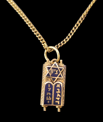 שרשרת תליון ספר תורה מעוטר אמייל מגן דוד משקל הסט 8.22 גרם , 
אורך השרשרת 60 ס"מ