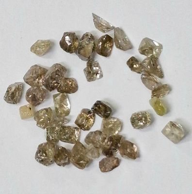 יהלומי גלם לשיבוץ במשקל 5 קראט ,