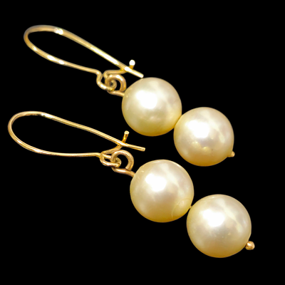 זוג עגילי פנינים מזהב 14 קראט משקל העגילים 3 גרם אורך העגילים מעל 3 ס"מ