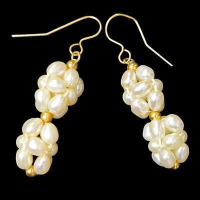 זוג עגילי פנינים מזהב 14 קראט משקל העגילים 5.3 גרם אורך העגילים 4 ס"מ