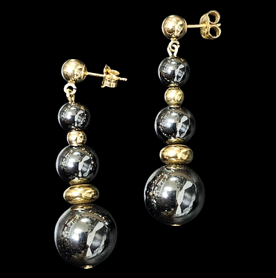 זוג עגילי גרנטים מזהב 14 קראט משקל העגילים 13.4 גרם אורך העגילים 4 ס"מ