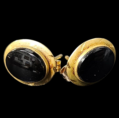 זוג עגילי גרנט מזהב 14 קראט משקל העגילים 1.1 גרם אורך העגילים 1 ס"מ