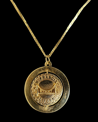 שרשרת תליון מזהב 14 קראט העיגול הפנימי מסתובב , משקל הסט 7.65 גרם אורך השרשרת 44 ס"מ.