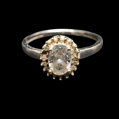 טבעת מזהב לבן 14 קראט משובץ בזרקונים מידת הטבעת 6.5 משקל הטבעת 1.65גרם