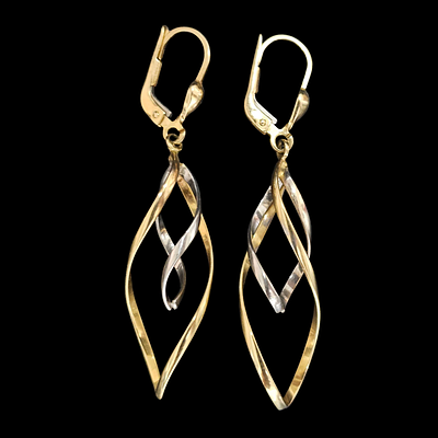 זוג עגילים מזהב צהוב ולבן 14 קראט משקל העגילים 3.4 גרם , אורך העגילים 4.5 ס"מ