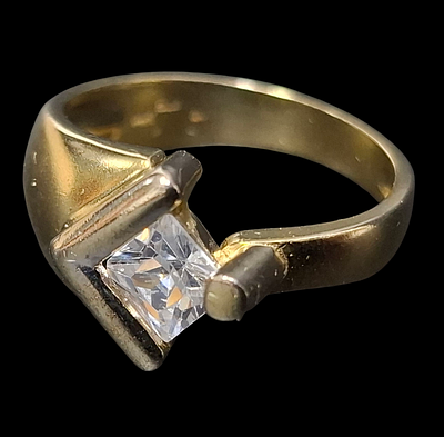 טבעת מזהב 14 קראט ממשובצת זירקון משקל הטבעת 4.8 גרם מידת הטבעת 7.5