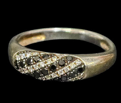 טבעת מזהב 14 קראט משובצת יהלומים ואוניקס משקל הטבעת 2 גרם, 
מידת הטבעת 4